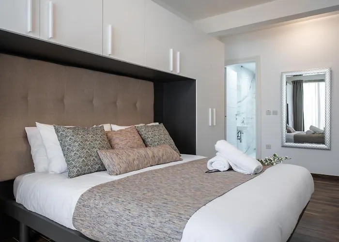Electra Residence - Luxury Central Beachview Apartment